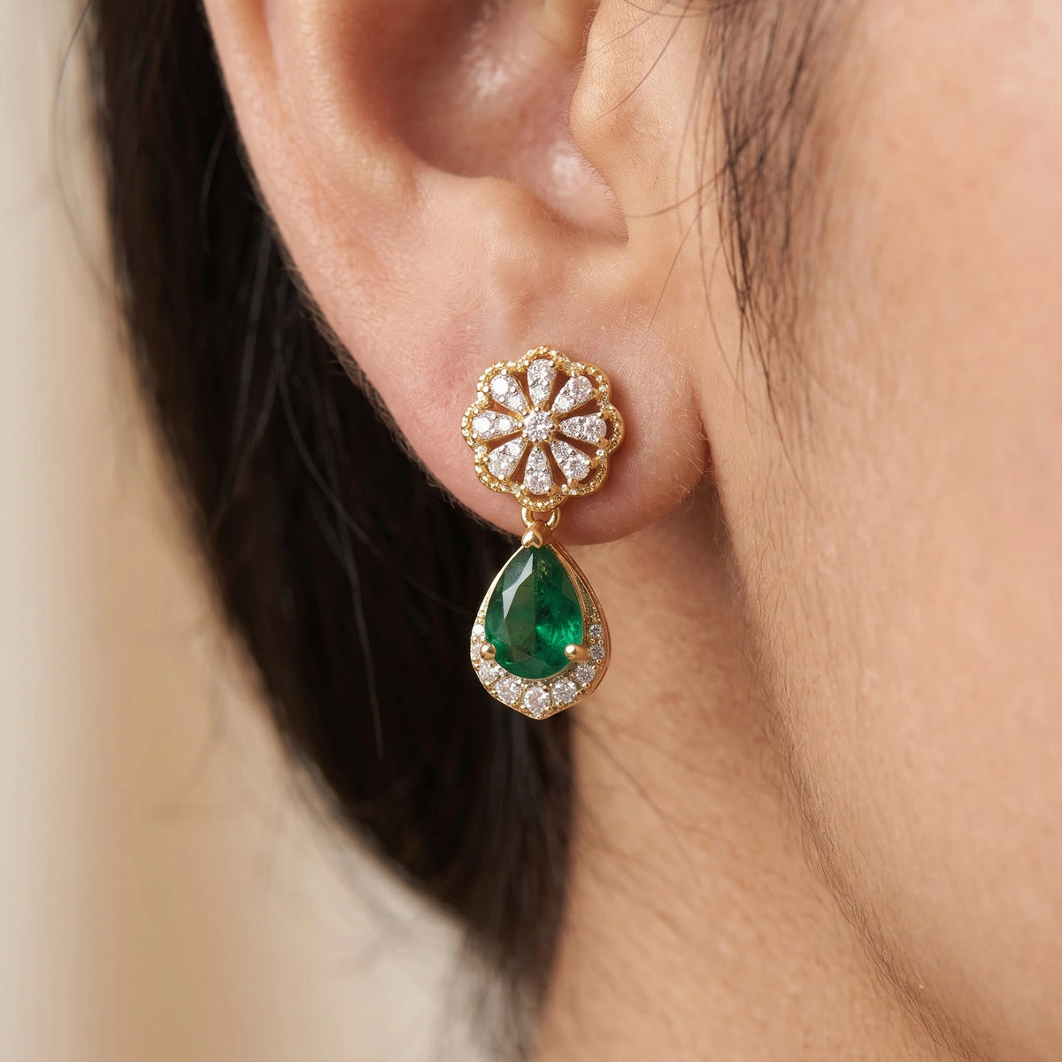 Gold Emerald Teardrop Necklace Set