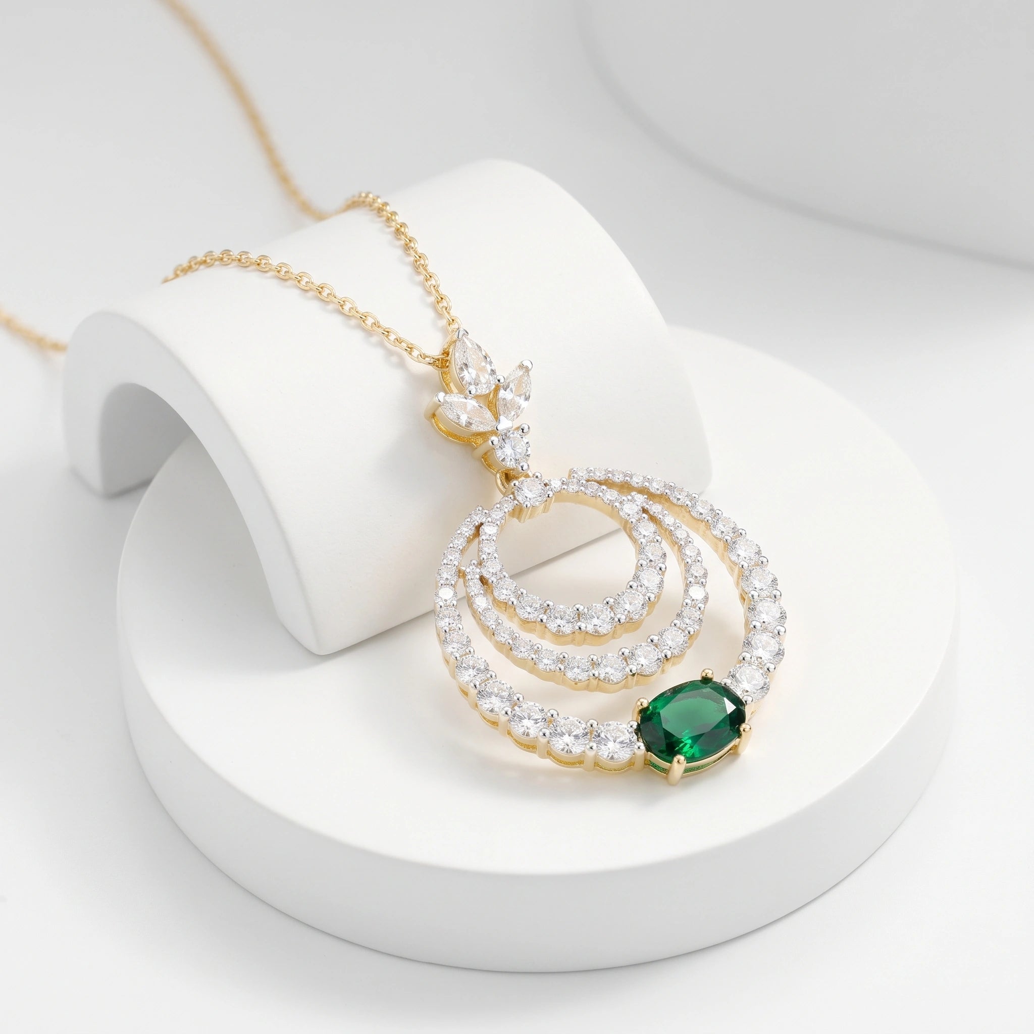 Gold Verde Circle Pendant