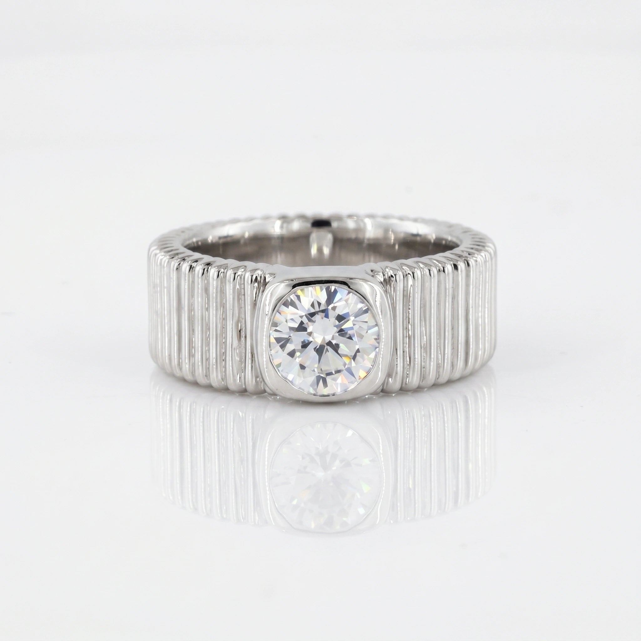 Silver Ribbed Crest Solitaire Ring