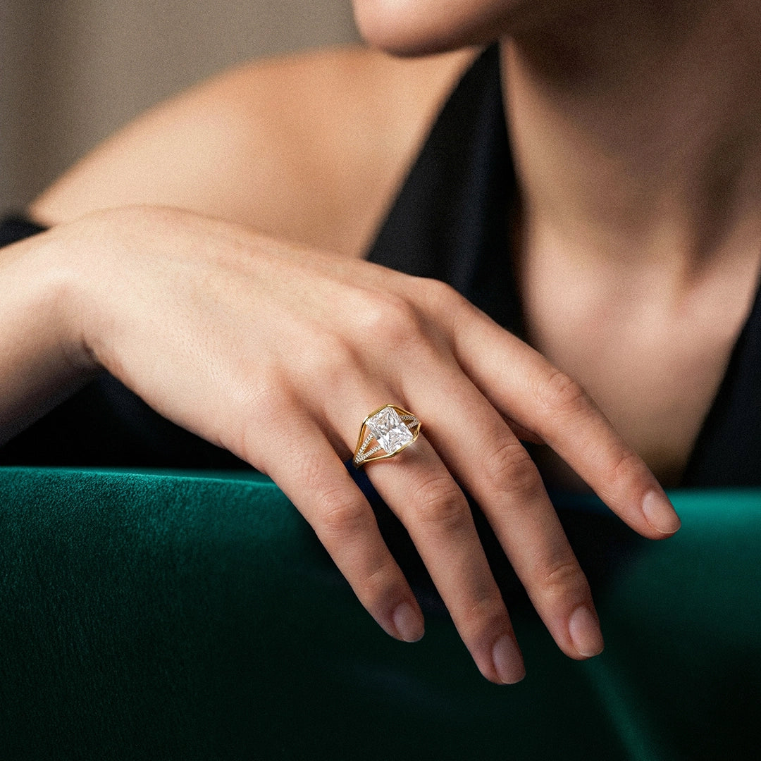 Gold Radiant Frame Split Ring