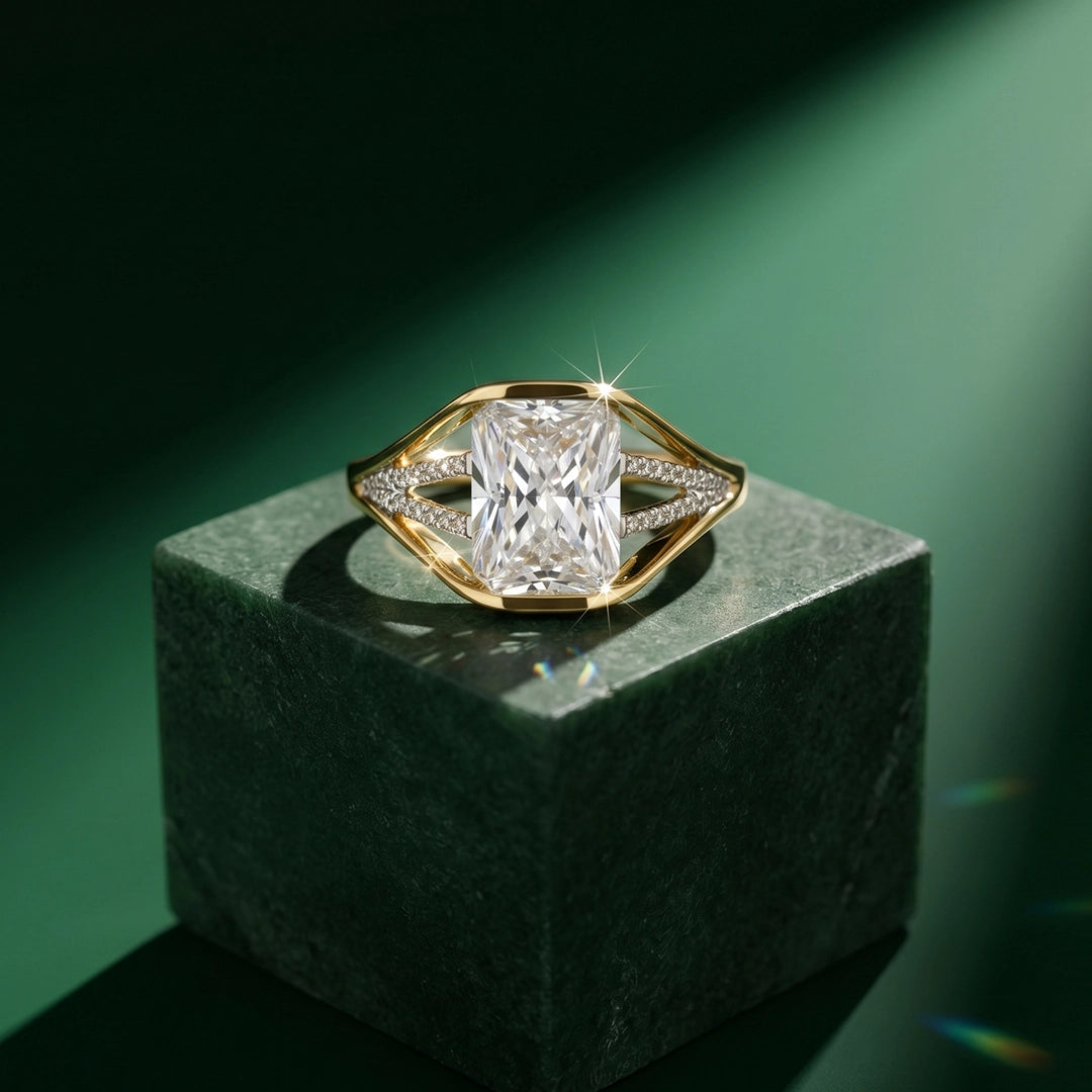 Gold Radiant Frame Split Ring