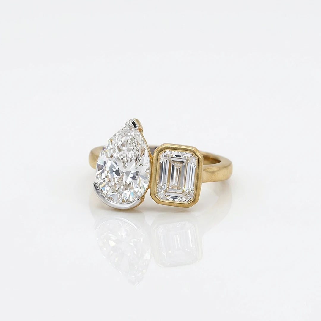 Gold Pear Emerald Toi Ring
