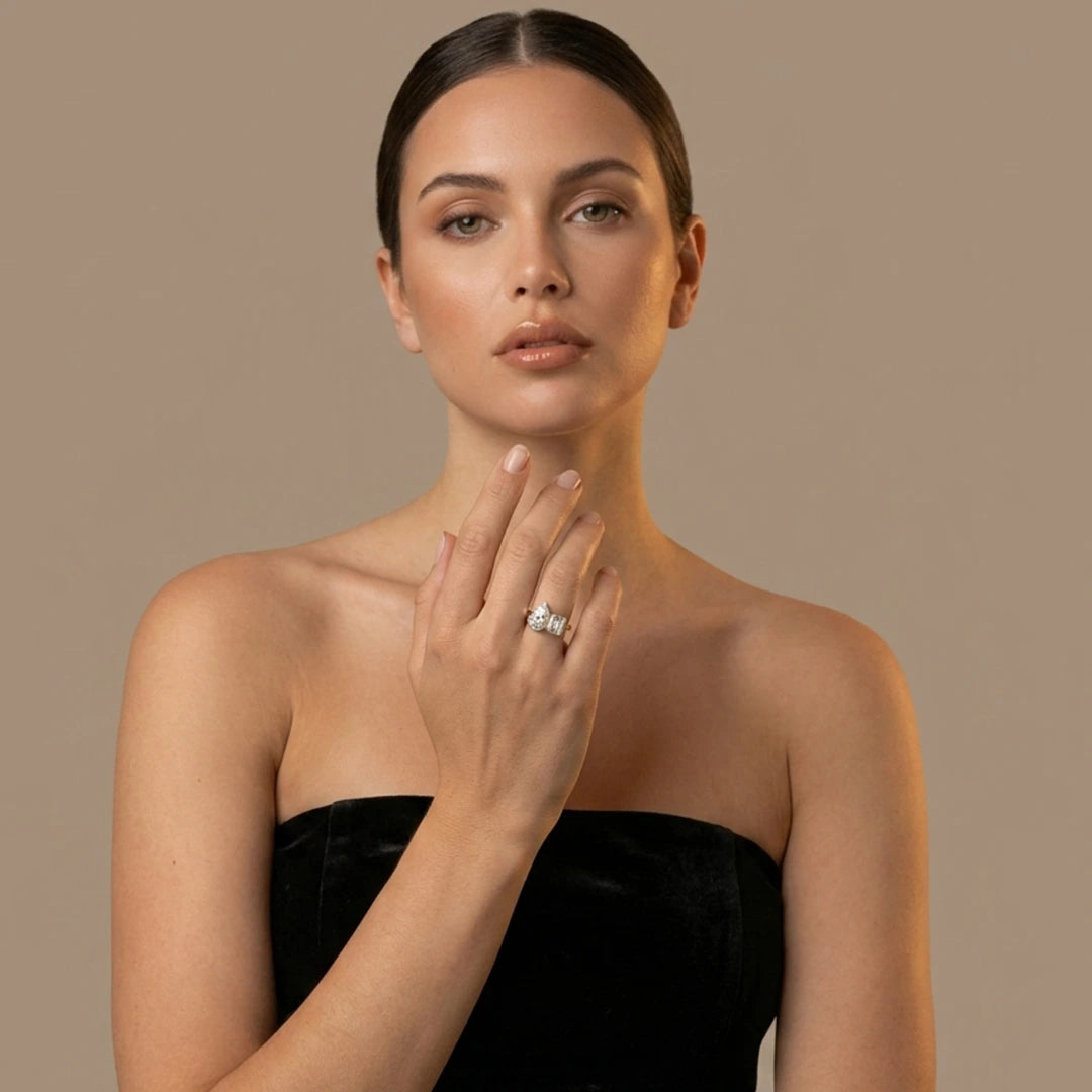 Gold Pear Emerald Toi Ring