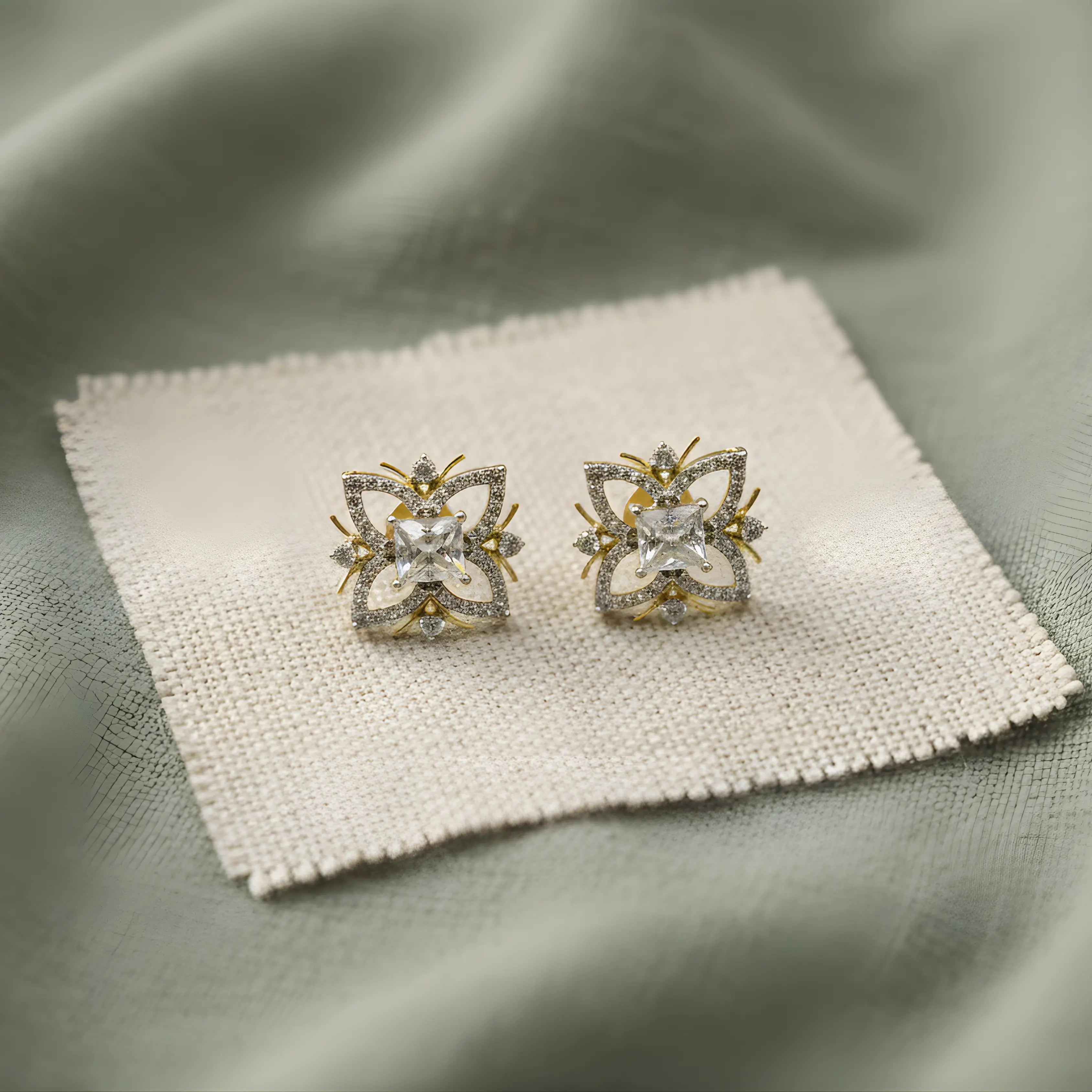 18KT Gold Floral Square Studs