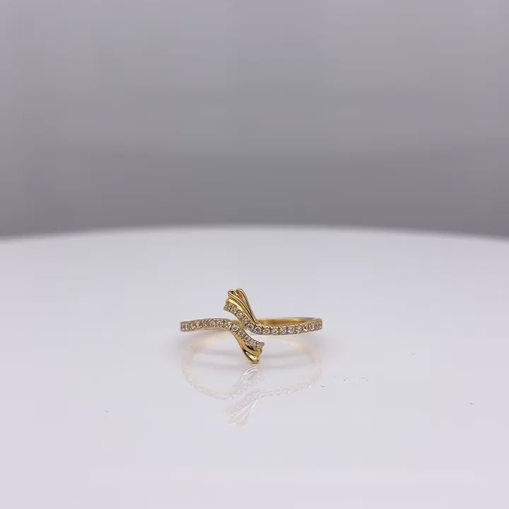 18KT Gold Twist Sparkle Ring